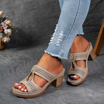 VitaFeet | Handgefertigte Orthopädische Sandale mit Absatz Helga