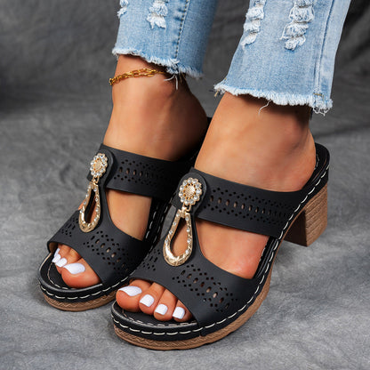 VitaFeet | Handgefertigte Orthopädische Sandale mit Absatz Helga