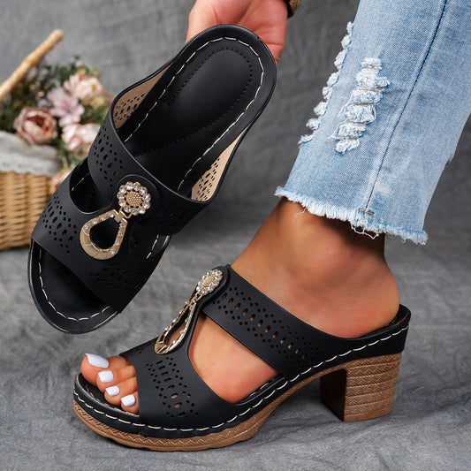 VitaFeet | Handgefertigte Orthopädische Sandale mit Absatz Helga