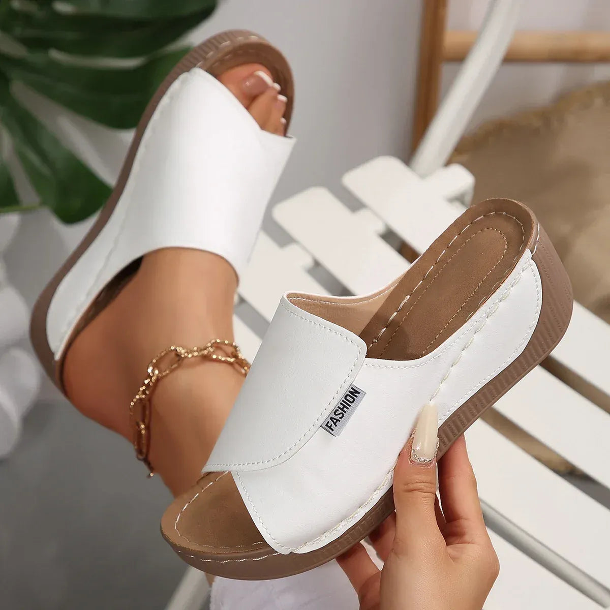 VitaFeet | Handgefertigte Orthopädische Sandalen Saarah