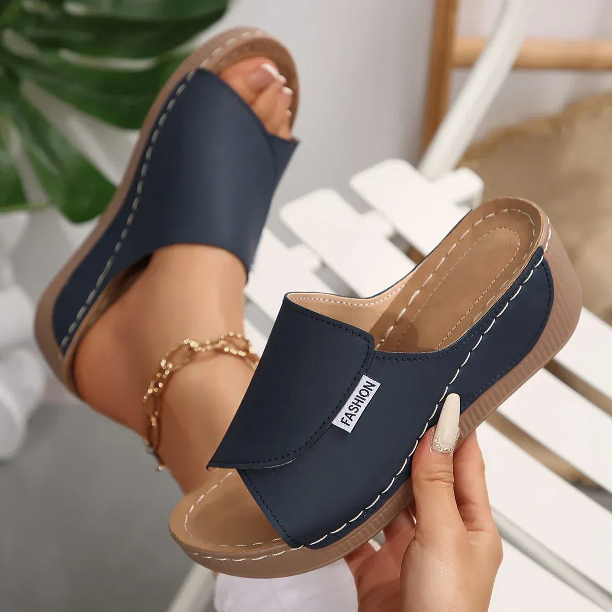 VitaFeet | Handgefertigte Orthopädische Sandalen Saarah